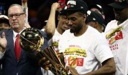 湖人最新爆料视频,最新爆料视频曝光球队备战细节！”