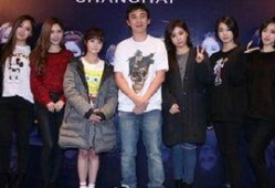 娱乐圈新闻最新爆料,某明星恋情曝光，背后真相令人震惊！